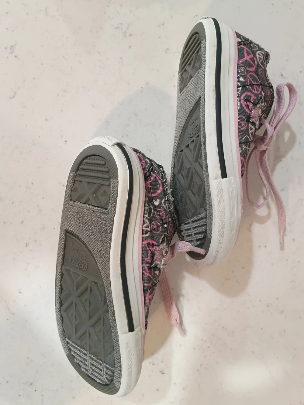 Converse one pair